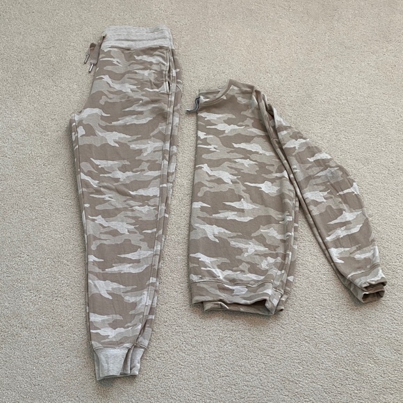 Athleta Camo Print Jogger Set - Picture 2 of 14